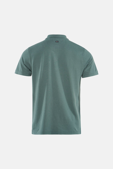 Groen poloshirt met korte mouwen van Petrol Industries, achterkant zicht op een neutrale witte achtergrond.