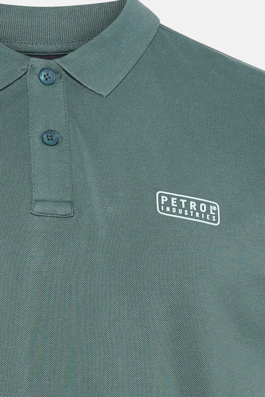 Groen poloshirt met korte mouwen van Petrol Industries, met wit logo op de borst.