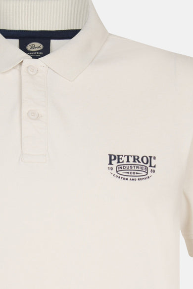 Ecru poloshirt met korte mouwen van Petrol Industries, met decoratief geborduurd logo en klassieke knoopsluiting.
