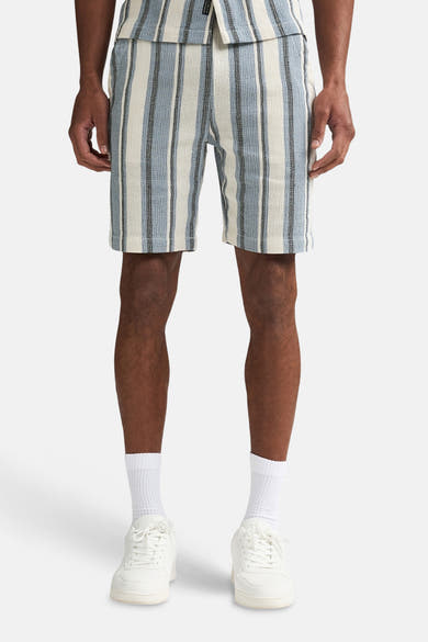 Korte blauwe gestreepte short van Petrol Industries, met trekkoord in de taille.