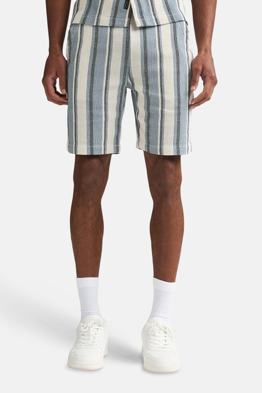 Korte blauwe gestreepte short van Petrol Industries, met trekkoord in de taille.