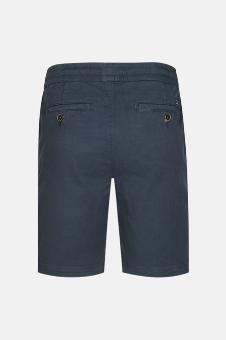 Marineblauwe korte broek van Petrol Industries, met knoopbare achterzakken en elastische tailleband.