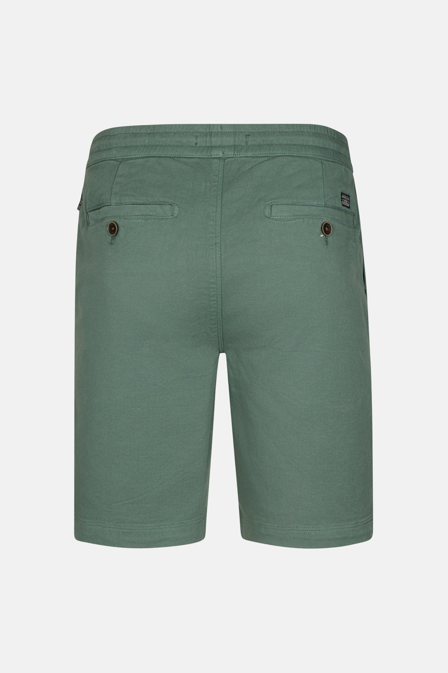 Short vert de Petrol Industries, avec poches arrière boutonnées et étiquette de la marque.