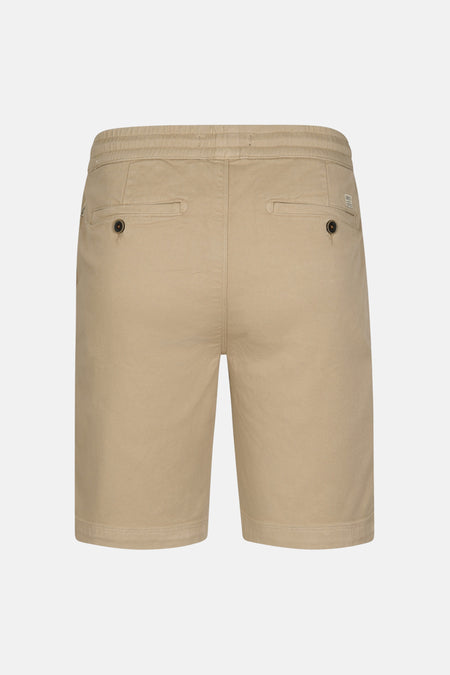 Korte beige van Petrol Industries met knoopbare achterzakken.
