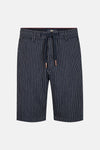 Korte blauwe short van Petrol Industries met witte verticale strepen en een taille met trekkoord.