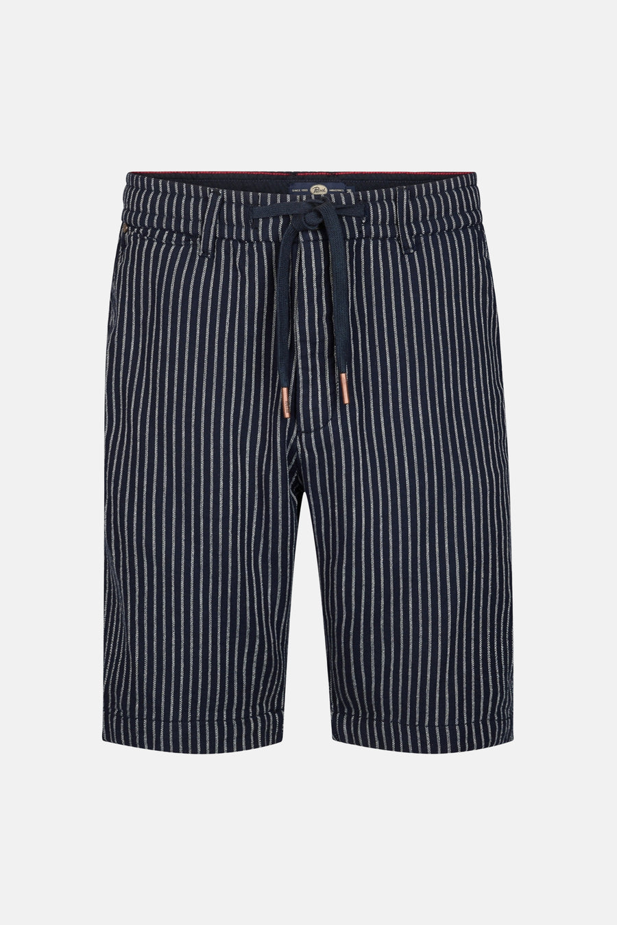 Korte blauwe short van Petrol Industries met witte verticale strepen en een taille met trekkoord.