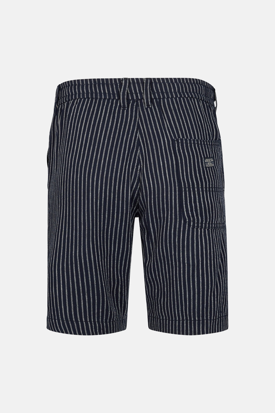 Marineblauwe korte broek met fijne witte strepen van Petrol Industries, achterkant met een klein label op het achterzakje.