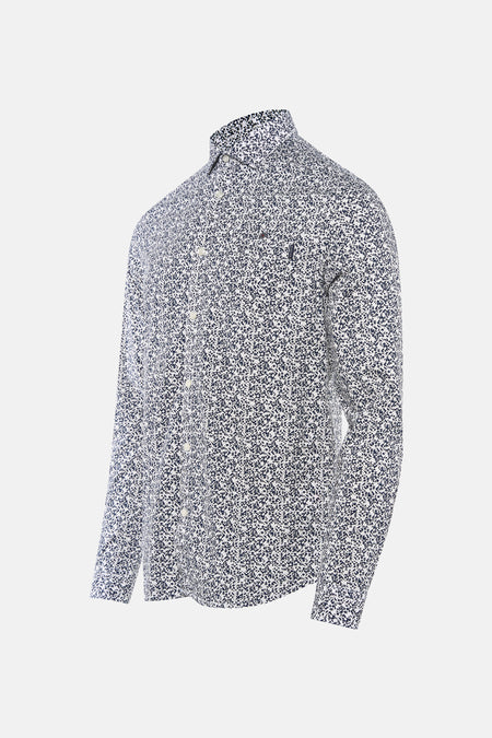 Multikleuren overhemd met lange mouwen van Petrol Industries met abstract geometrisch patroon op een witte achtergrond.