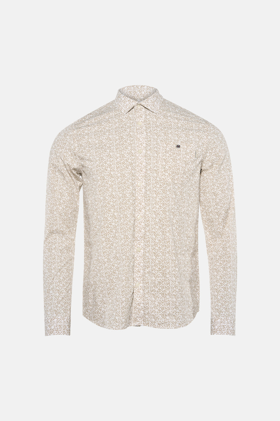 Beige overhemd met lange mouwen van Petrol Industries®, bedrukt met discrete patronen, gedragen met een klassieke zwarte broek en loafers.