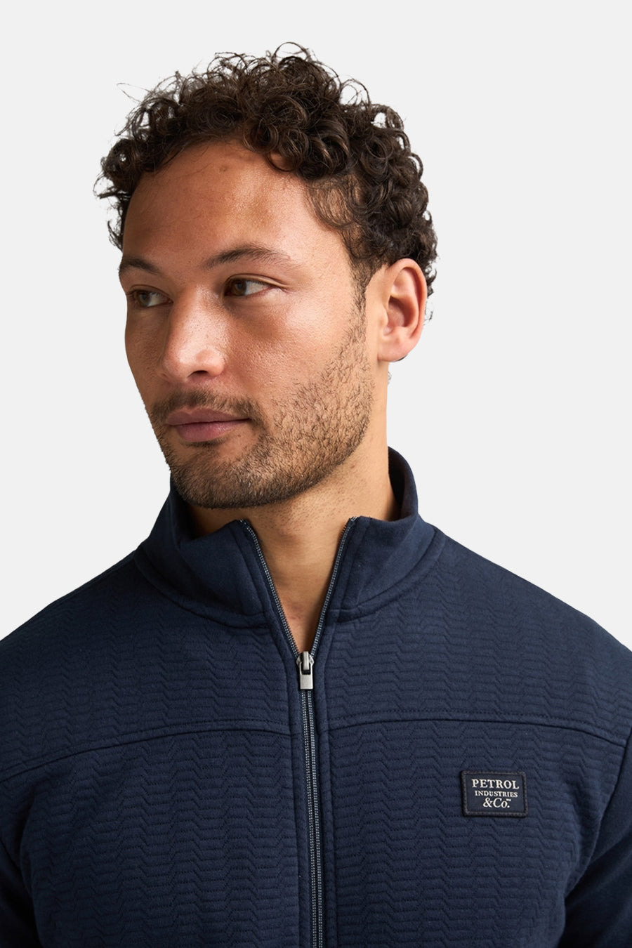 Sweat bleu col montant de Petrol Industries, avec une texture à chevrons et une fermeture éclair.