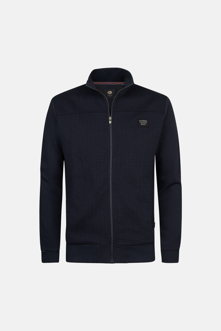 Blauwe sweater met opstaande kraag van Petrol Industries, met een chevronpatroon textuur en een ritssluiting aan de voorkant.