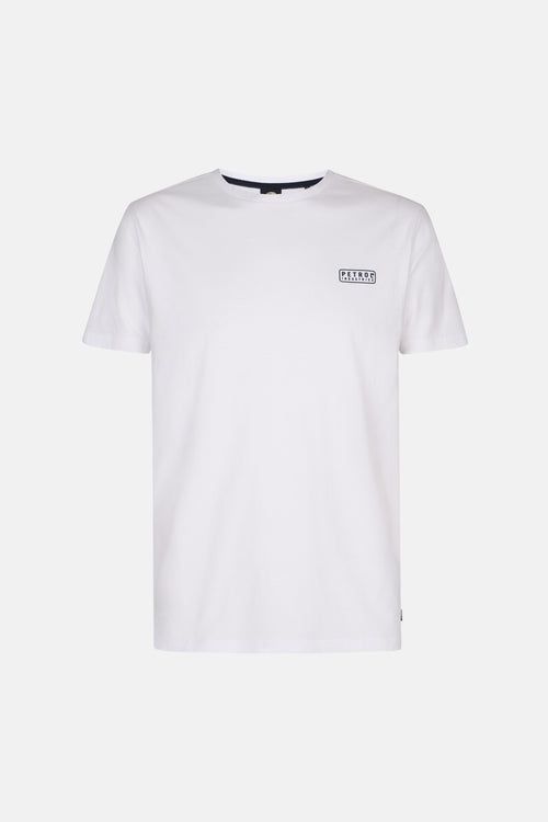 T-shirt blanc à manches courtes de Petrol Industries, avec un petit logo imprimé sur la poitrine.