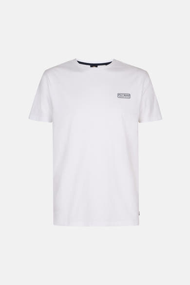 T-shirt blanc à manches courtes de Petrol Industries, avec un petit logo imprimé sur la poitrine.