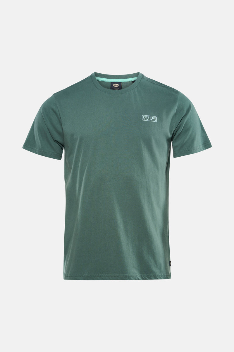 T-shirt à manches courtes vert de Petrol Industries, avec logo carré sur la poitrine.