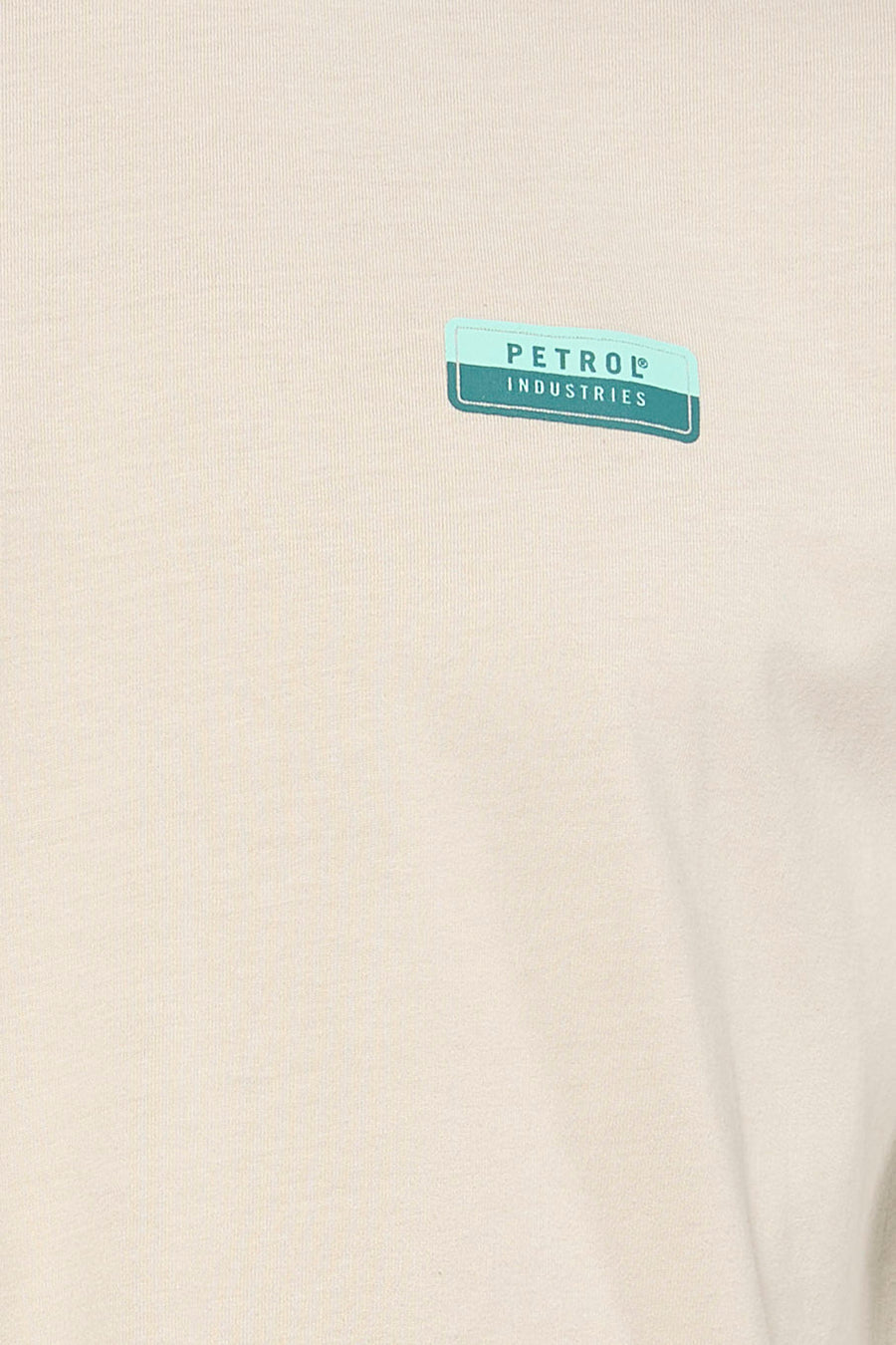 Ecru T-shirt met korte mouwen van Petrol Industries®, met een rechthoekig logo op de borst.