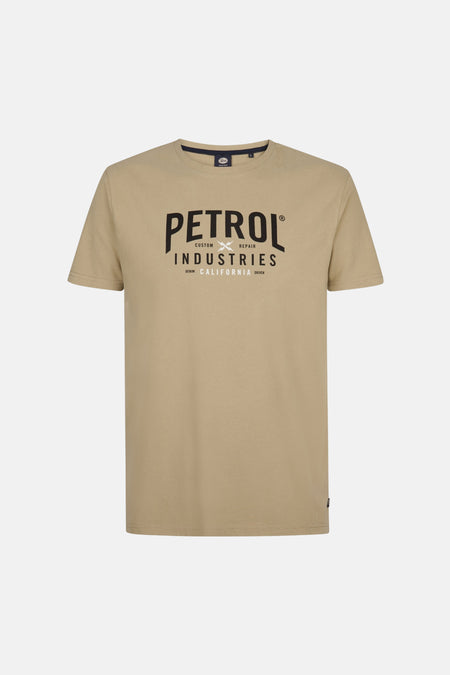 Beige T-shirt met korte mouwen van Petrol Industries, met een zwart logo op de voorkant.