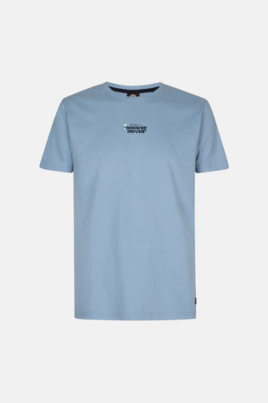 T-shirt bleu à manches courtes de Petrol Industries avec un imprimé texte décoratif sur le devant.
