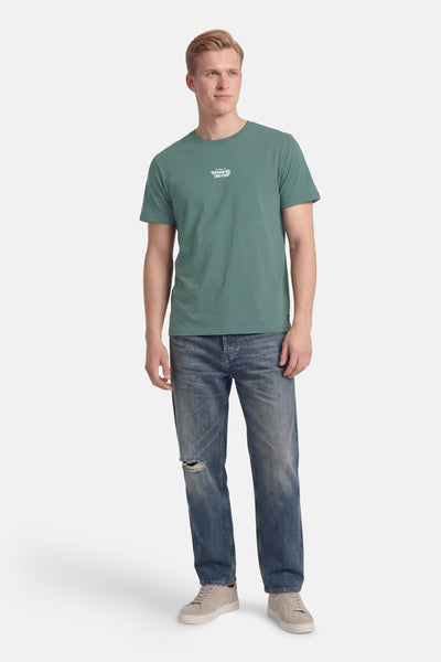 Groen T-shirt met korte mouwen van Petrol Industries®, te dragen met een spijkerbroek en casual sneakers.