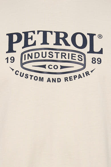 Ecru T-shirt met korte mouwen van Petrol Industries®, met een opdruk op de voorkant.