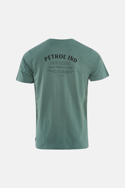 Groen T-shirt met korte mouwen van Petrol Industries®, met een print op de achterkant.