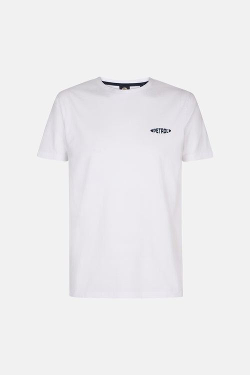 T-shirt blanc à manches courtes de Petrol Industries, avec un logo discret sur la poitrine.

