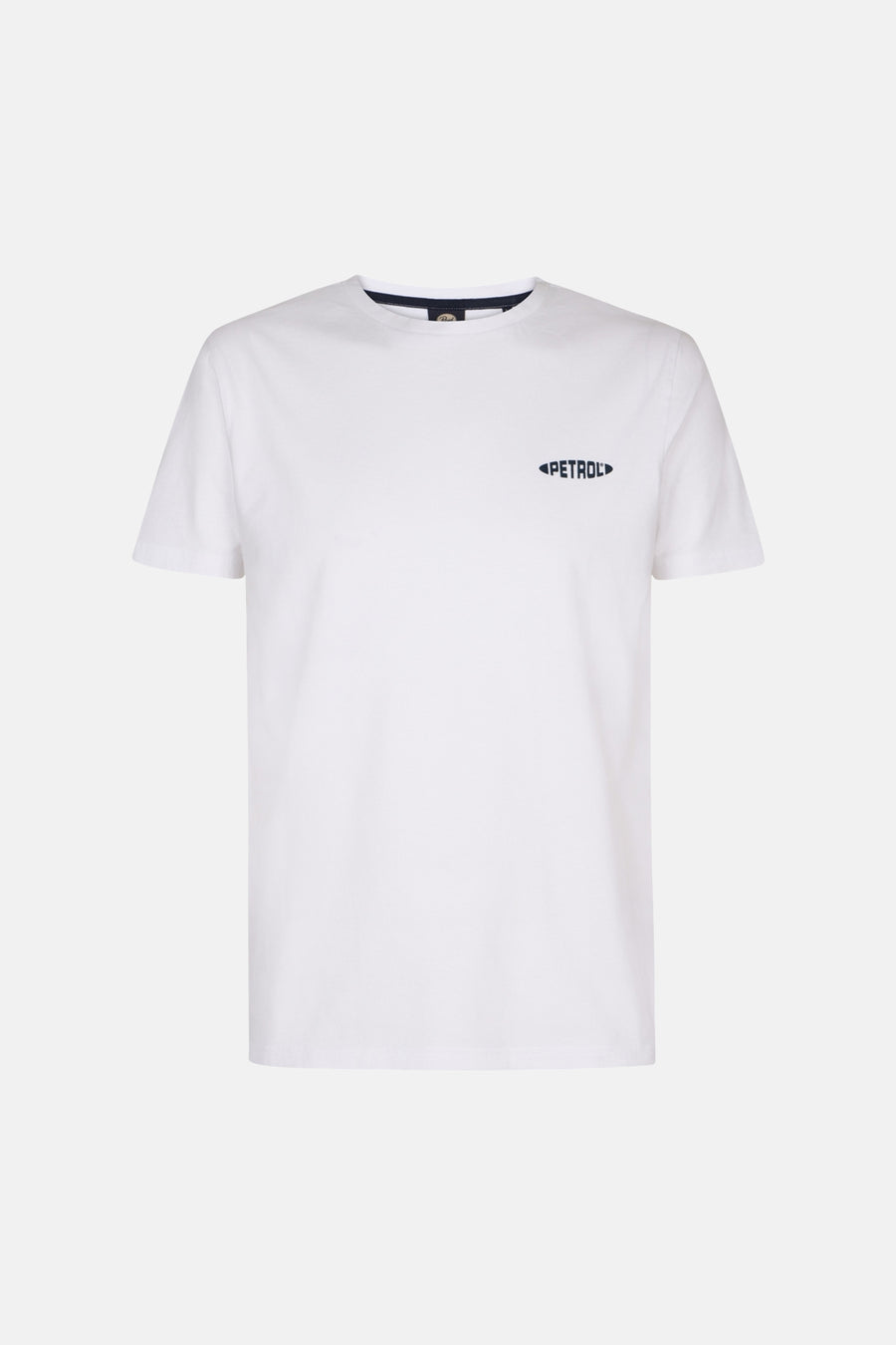 T-shirt blanc à manches courtes de Petrol Industries, avec un logo discret sur la poitrine.
