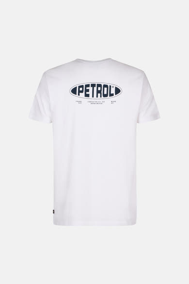 T-shirt blanc à manches courtes de Petrol Industries, avec un logo ovale sur le dos.