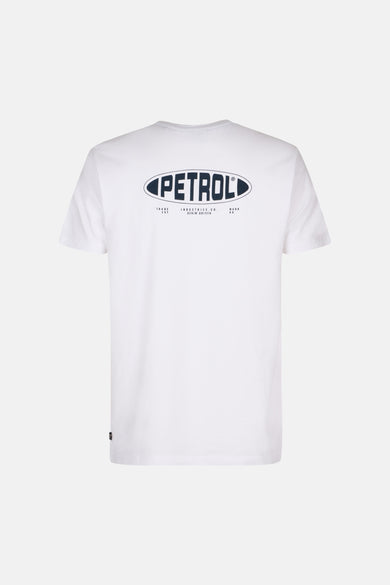 T-shirt blanc à manches courtes de Petrol Industries, avec un logo ovale sur le dos.