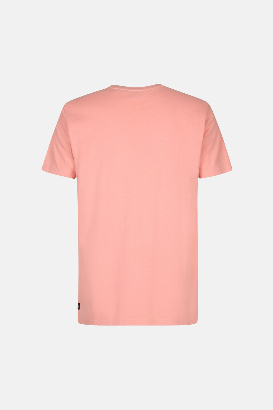 T-shirt à manches courtes rose de Petrol Industries, vue arrière, avec une petite étiquette noire en bas.