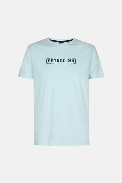 T-shirt à manches courtes bleu, de Petrol Industries, avec un imprimé graphique sur le devant.