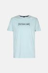 T-shirt à manches courtes bleu, de Petrol Industries, avec un imprimé graphique sur le devant.
