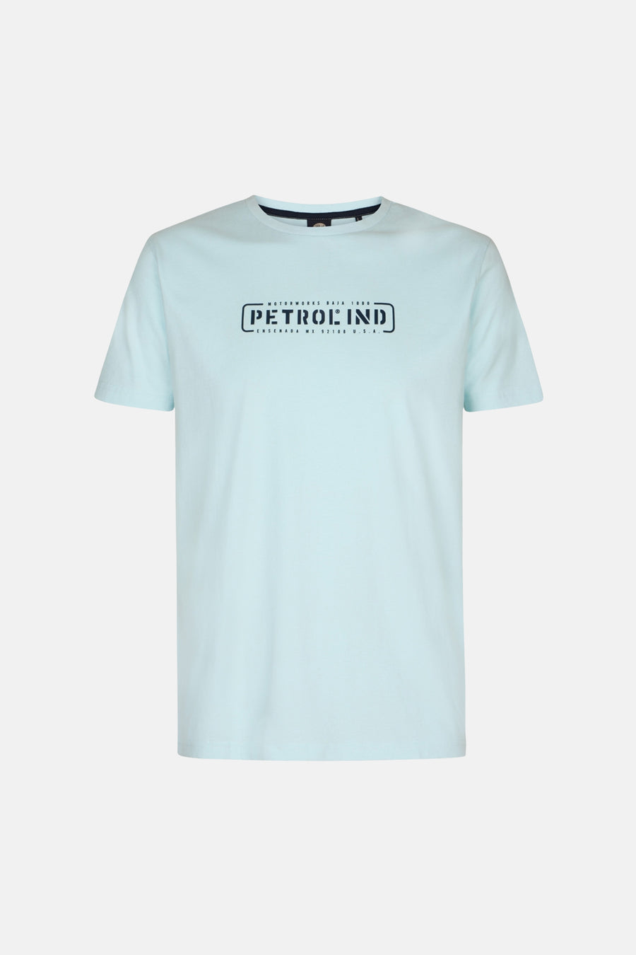 T-shirt à manches courtes bleu, de Petrol Industries, avec un imprimé graphique sur le devant.