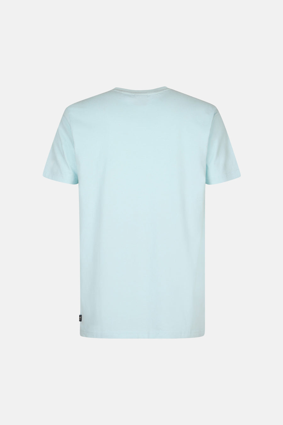 T-shirt bleu à manches courtes de Petrol Industries, vue arrière, avec une petite étiquette noire sur le bas.
