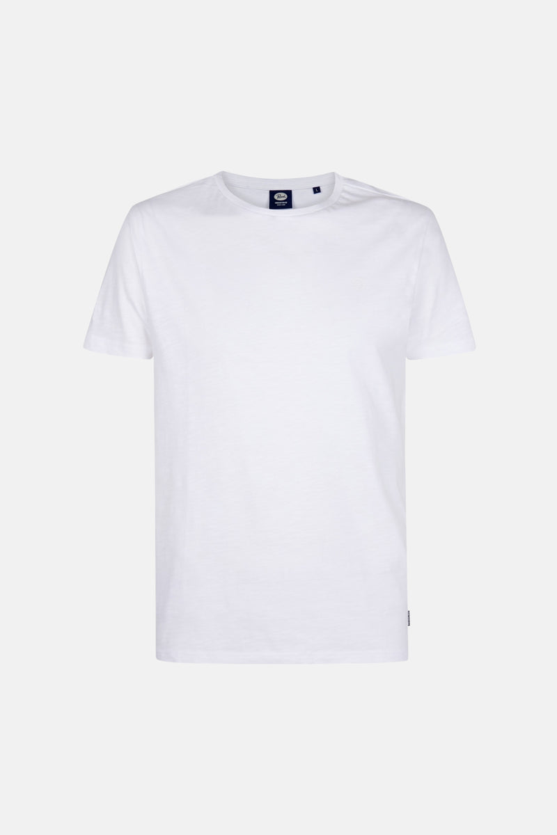 T-shirt blanc à manches courtes de Petrol Industries, uni et avec une étiquette discrète sur le côté.