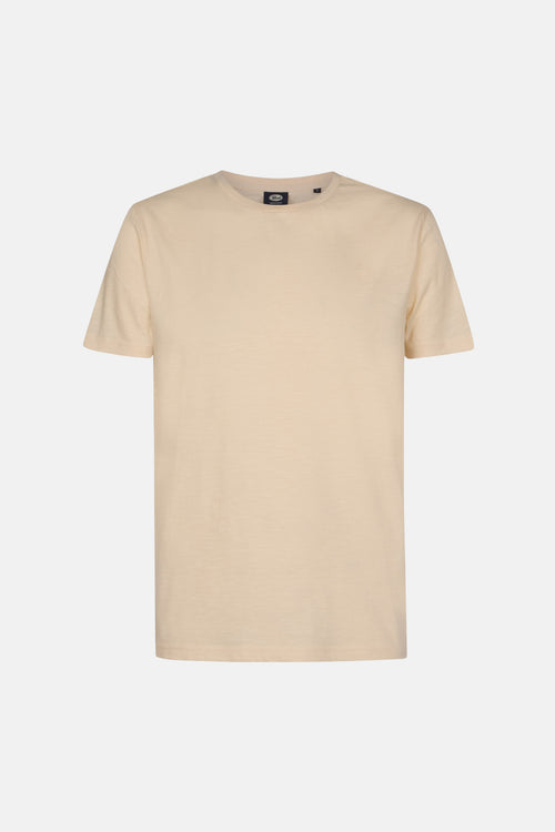 T-shirt écru à manches courtes de Petrol Industries, avec un petit logo discret sur la poitrine.