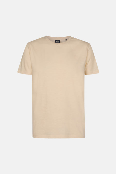 T-shirt écru à manches courtes de Petrol Industries, avec un petit logo discret sur la poitrine.