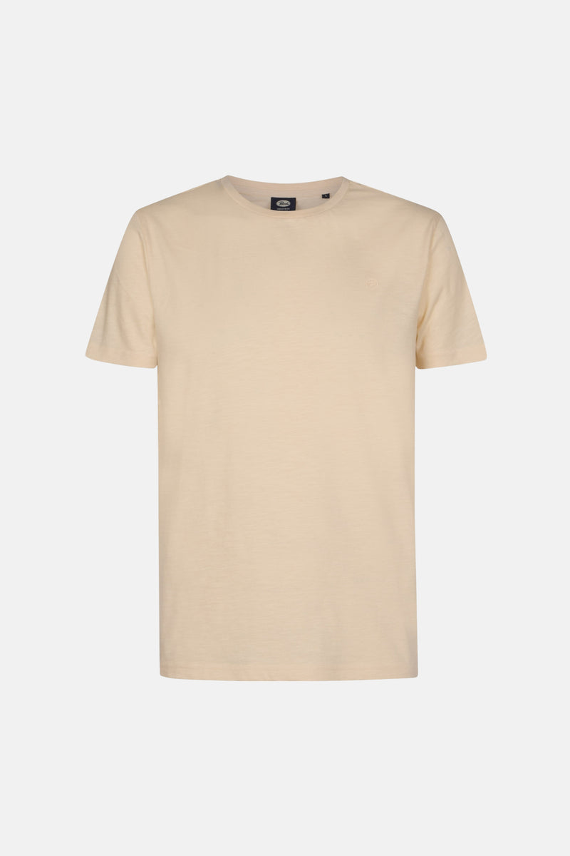 T-shirt écru à manches courtes de Petrol Industries, avec un petit logo discret sur la poitrine.