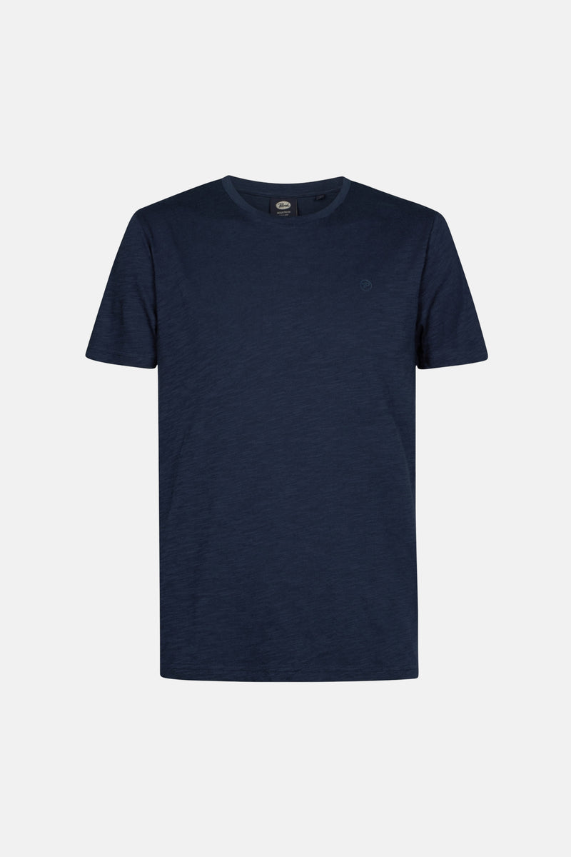 Blauw T-shirt met korte mouwen van Petrol Industries, effen, op een witte achtergrond.