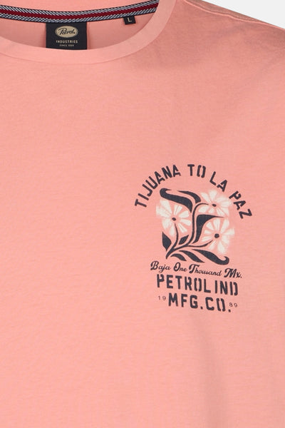 T-shirt corail à manches courtes de Petrol Industries avec un imprimé graphique floral.