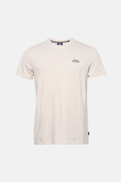 T-shirt beige à manches courtes de Petrol Industries, avec un motif subtil et un petit logo imprimé.