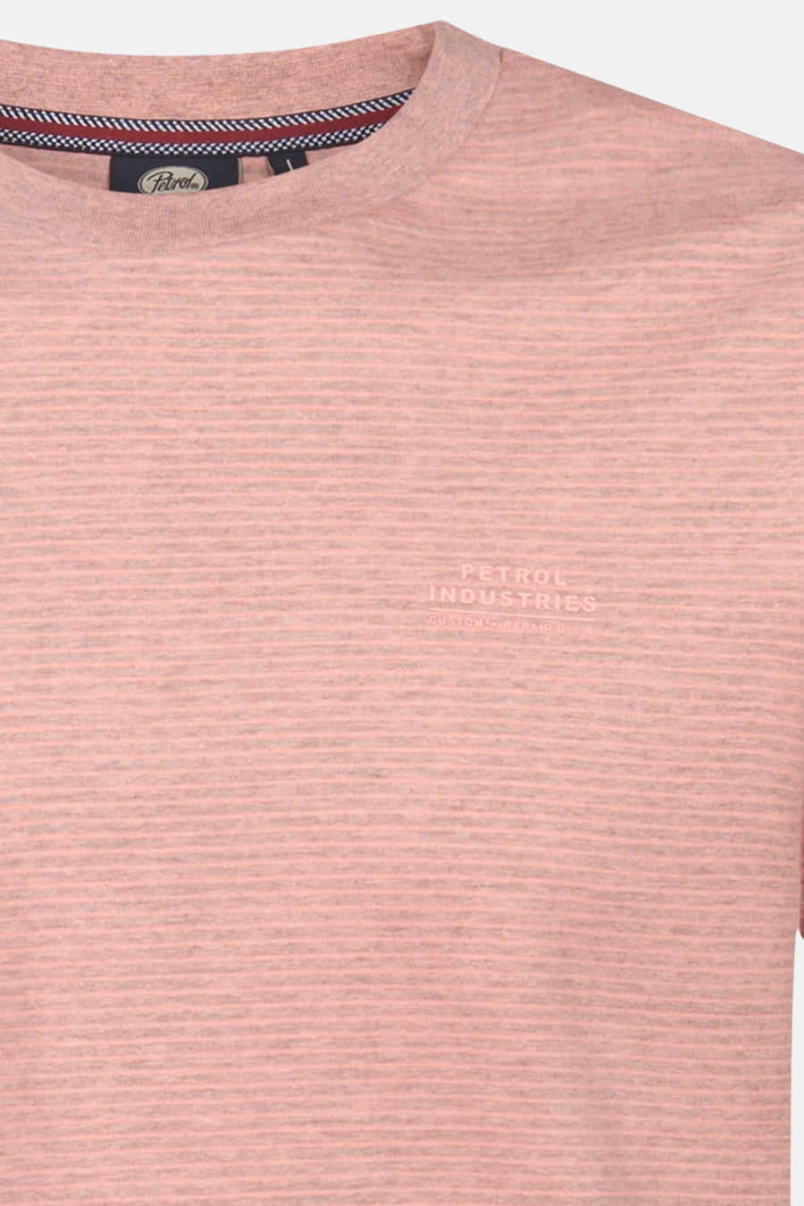 Koraalkleurig T-shirt van Petrol Industries, met ton-sur-ton horizontale strepen, met zichtbaar label in de nek.