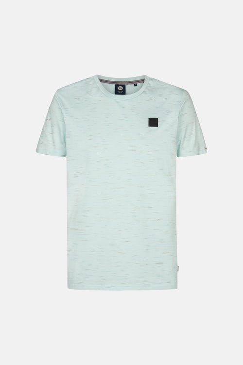 T-shirt à manches courtes vert de Petrol Industries, avec motif chiné et écusson noir sur la poitrine.