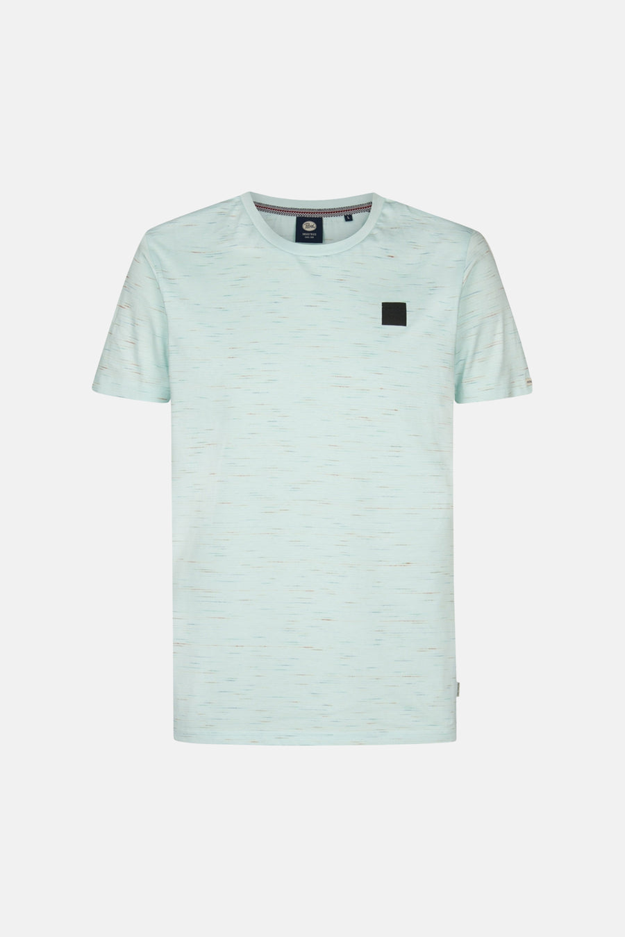 T-shirt à manches courtes vert de Petrol Industries, avec motif chiné et écusson noir sur la poitrine.