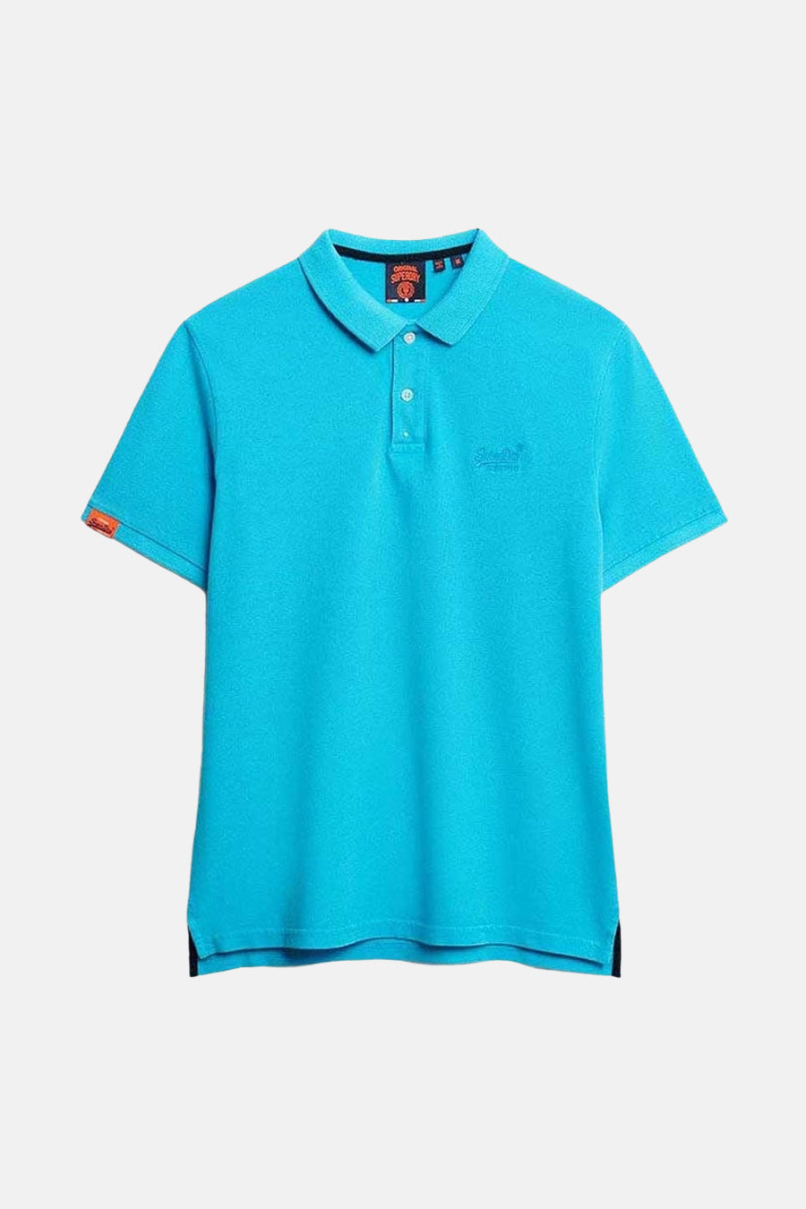 Polo bleu à manches courtes de SUPERDRY, avec logo discret sur la poitrine et détail orange sur la manche.
