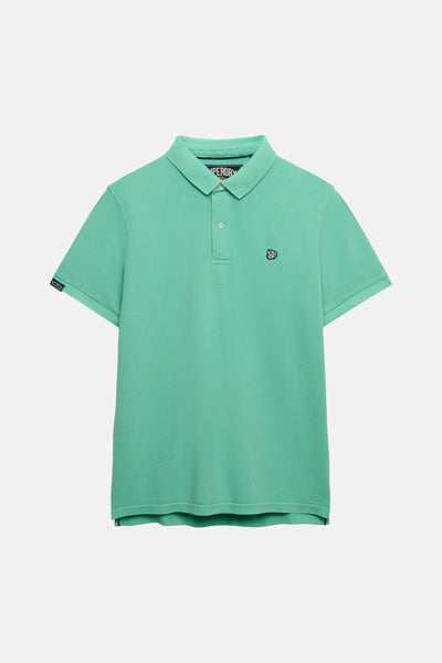 Polo vert en maille piquée de SUPERDRY, avec logo brodé sur la poitrine.