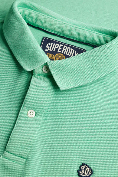 Mintgroen poloshirt van SUPERDRY, met witte knopen en discreet geborduurd logo.