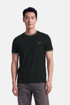 T-shirt à manches courtes kaki FRED PERRY porté par un mannequin, avec col et poignets rayés.