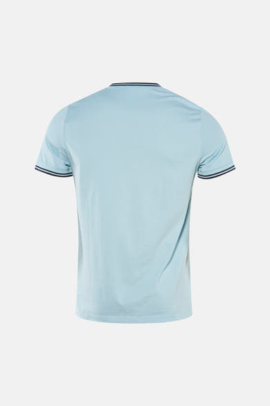 T-shirt bleu à manches courtes de FRED PERRY, avec col et bordures de manches rayés, vue arrière.

