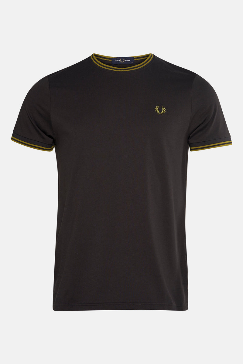 T-shirt gris à manches courtes de Fred Perry, avec rayures contrastantes au col et aux manches, et logo brodé.