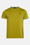T-shirt à manches courtes vert de FRED PERRY, avec rayures contrastantes au col et aux manches, logo brodé.
